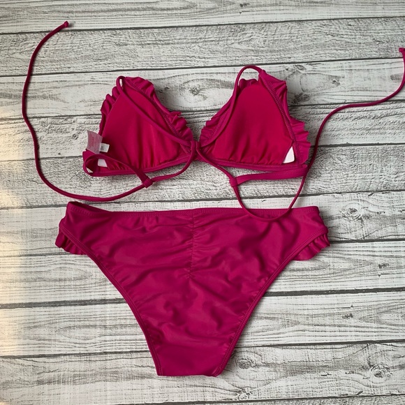 Raspberry ruffled bikini - Picture 2 of 3